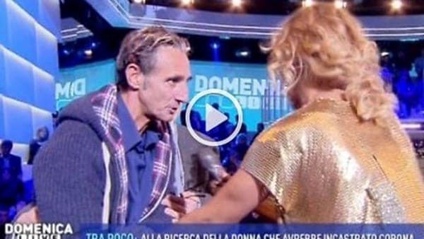 Domenica Live, contestatore interrompe la trasmissione e affronta Barbara D'Urso