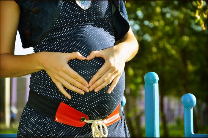 La storia di Martina: "Assunta al nono mese di gravidanza"